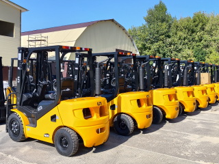 Новое поступление погрузчиков UN Forklift